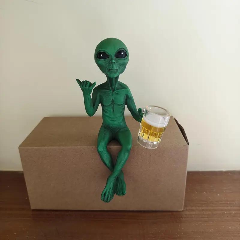Alien Design Beer Drinking Statue, 1 Box Fun & Humorous Outer Space Room Decor, Alien Figurine with Beer Mug, Decorative Figurines Ideal Gift for Sci-Fi Fans, Ornaments