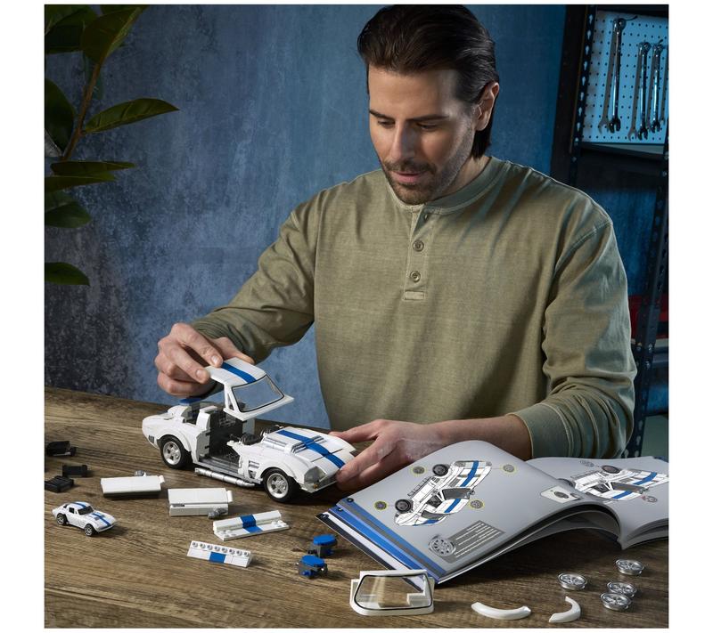 Mattel Brick Shop Hot Wheels Corvette