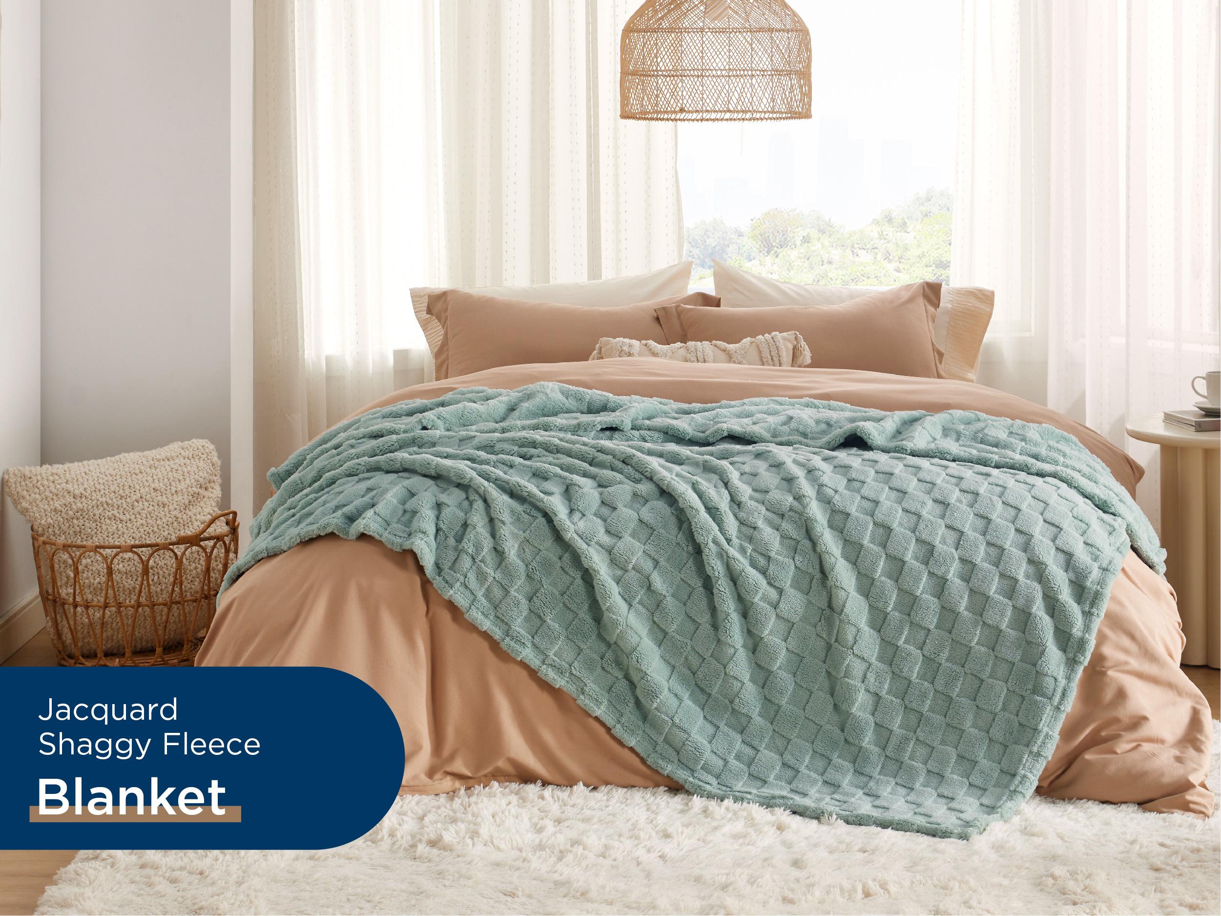 【Spring Glow Up】Bedsure Ultra Soft Cozy Microfiber Fleece Blanket for Couch Bed - Super Soft Plush Lambskin Blanket with Classic Plaid Pattern for Home Office Sofa Bed Room Accessories Travel Essentials