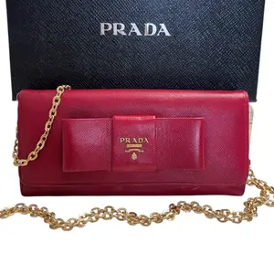 Pre-owned PRADA Leather Crossbody Bags Magenta Saffiano Bow Wallet with added Chain