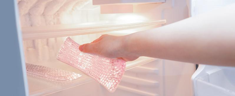 Momcozy Postpartum Recovery Essentials Kit, Labor Delivery Mom Care Kit, Self-Absorbent Disposable Underwear Nipple Nursing Pads Upside Down Peri Bottle Cold Pads Cooling Foam Canvas Bag Set