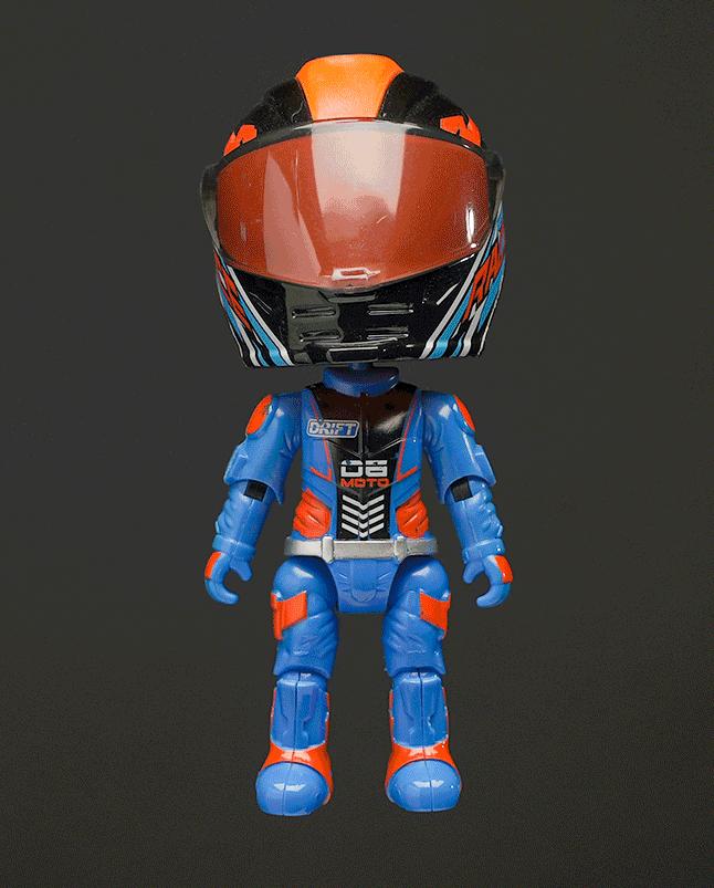 Motorcycle helmet figurine with movable joints, foldable and storable inside the helmet, home decoration item, suitable for motorcycle enthusiasts and collectors.