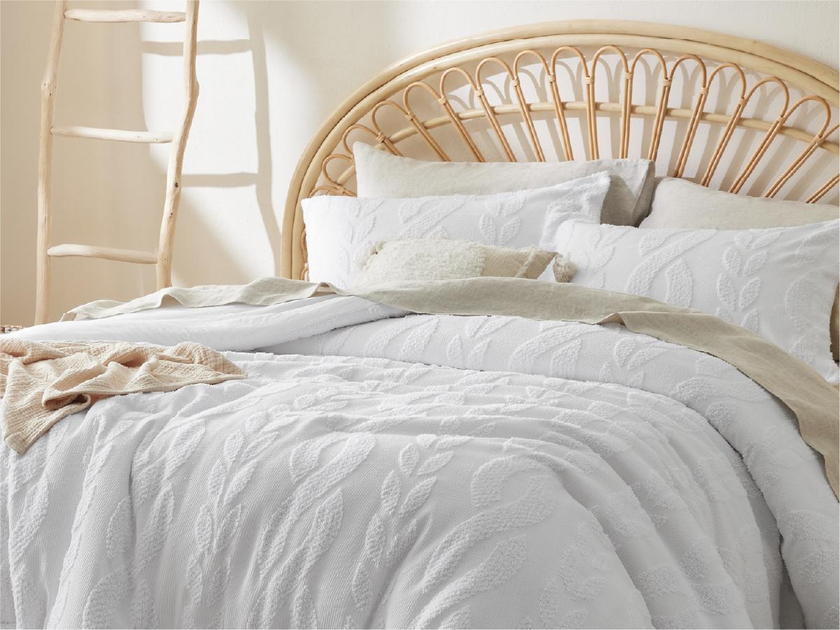 【Spring Glow Up】Bedsure 3- Pieces  Comforter Set,Boho Tufted Bed Set, Checkered Farmhouse Shabby Chic Bedding, 1 Plaid Geometric Comforter and 2 Pillow Shams