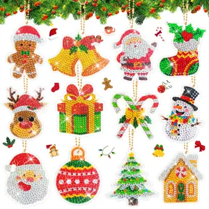 Christmas Diamond Keychains, 28pcs Diamond Art Keychain Kits Christmas, Christmas Diamond Painting Keychain for Christmas Party Decoration Favor