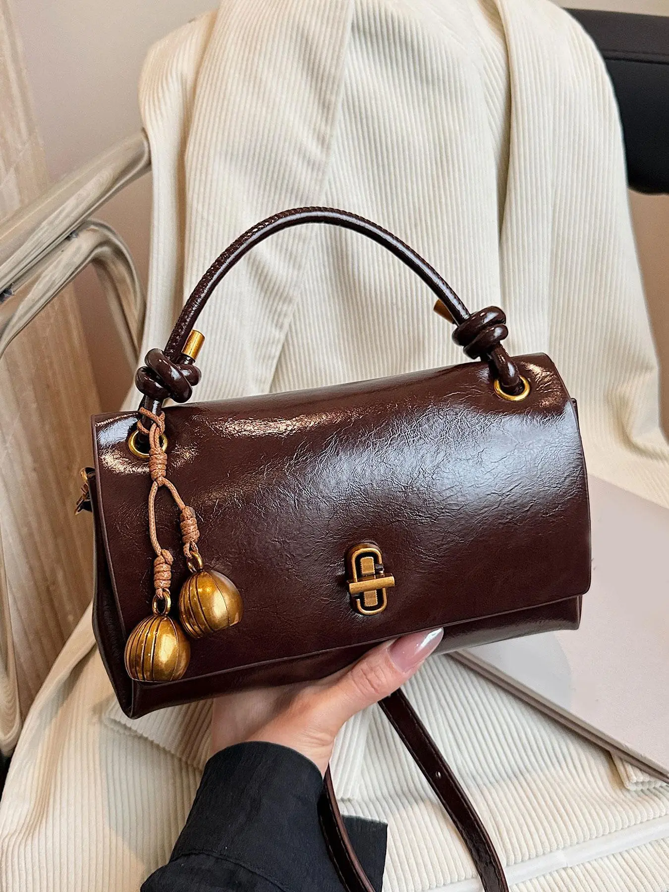 Niche Design Retro Exquisite Flap Handbag with Textured Finish, Large-Capacity Classic Personalized Crossbody Bag, Crossbody Handbags, Casual Shoulder Bag Suitable for Daily Commuting, Work and Gatherings