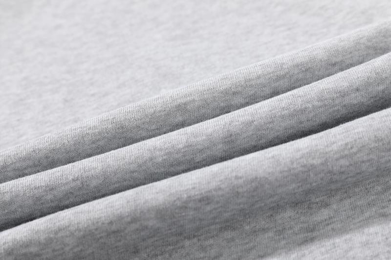 Men’s solid-color two-piece athletic tracksuit set featuring a regular fit: a casual off-shoulder half-zip hooded sweatshirt and drawstring jogger pants with pockets. Fleece lining for warmth, suitable for autumn and winter, ideal for everyday wear and wo