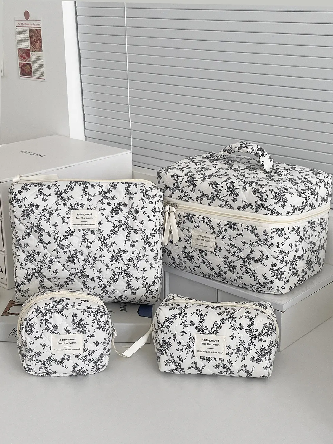 Jelly Home Women's 4-Piece Chic Polyester Makeup Bag Set - Vintage Black & White French Floral Art, Korean Retro Look, High-Capacity, Portable Zipper Closure, Quick Access, Fresh Vintage Look, Travel Storage Organizer for Casual Outings