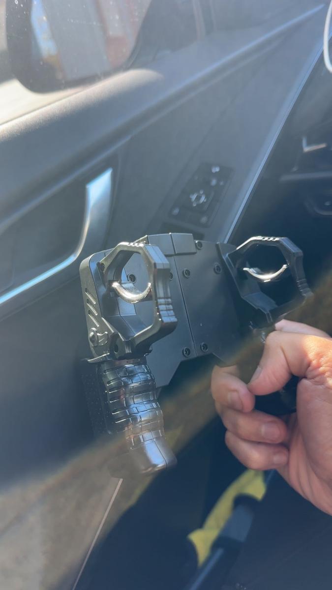 Item: Black, 1 count