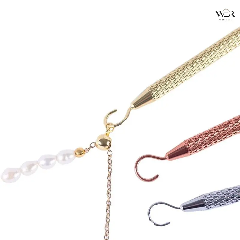 Women's Metal Coated Bracelet Helper Tool - Plain Finish Self-Fastening Aid with Simple Hook and Clip, Easy Jewelry Fastening Stick for Bracelets Necklaces, 3 Colors Available for Solo Wear