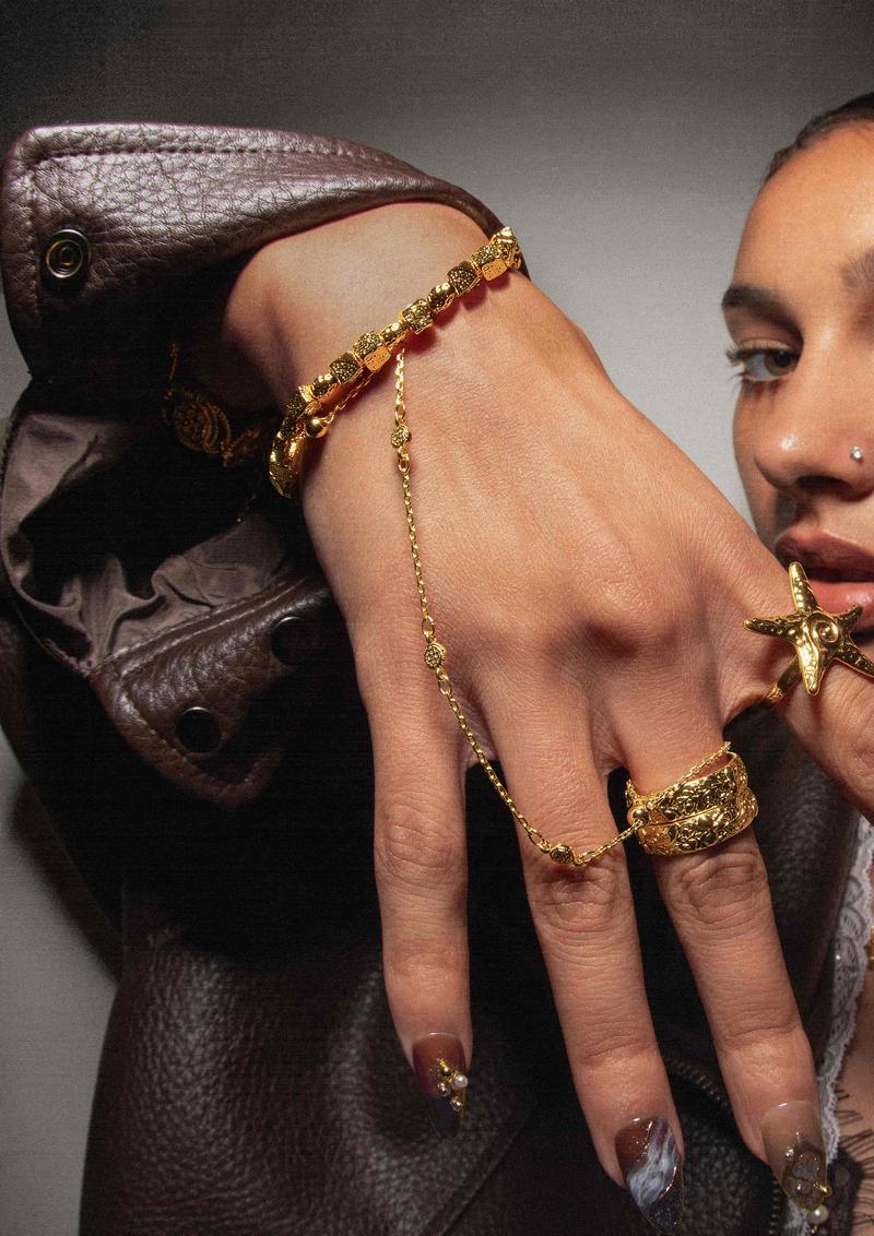 en route Golden Hojas Hand Chain Bracelet, Boho Coin-Inspired Piece with Dainty Beads, Chic Summer Accessory Perfect for Layering or Festival Looks