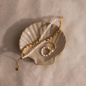 Venus Shell Jewelry Dish by Caitlyn Minimalist - Ceramic Seashell Trinket Dish for Rings, Necklaces, Bracelets - Coastal Ring Holder Tray - Minimalist Jewelry Display - Gift for Mom