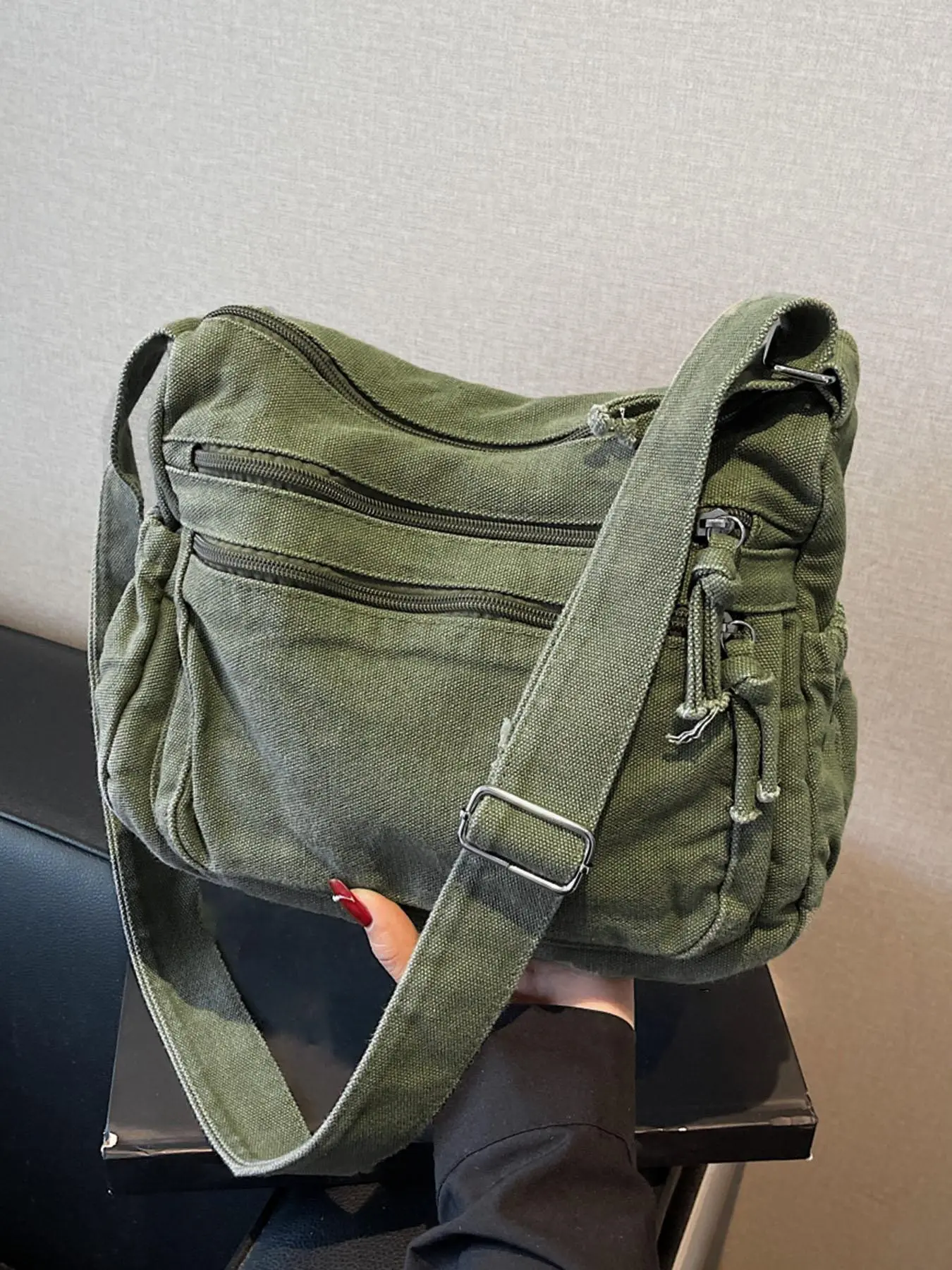Retro denim washed shoulder messenger bag, Zippered sling bag, multiple zipper pocket design adjustable shoulder strap messenger bag, workwear style versatile multi-color selection, suitable for daily commuting, Versatile shoulder bags