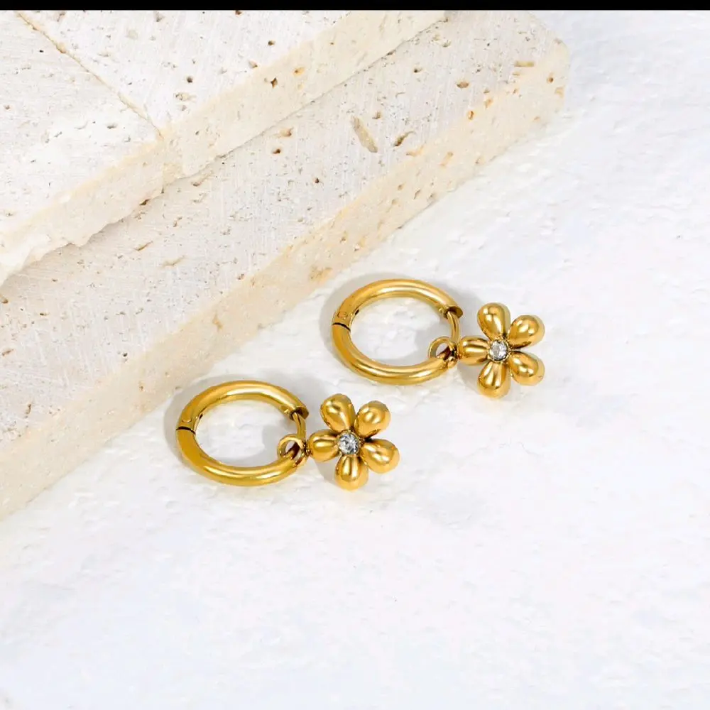 18K Gold Plated Daisy Flower Hoop Earrings – Waterproof Stainless Steel