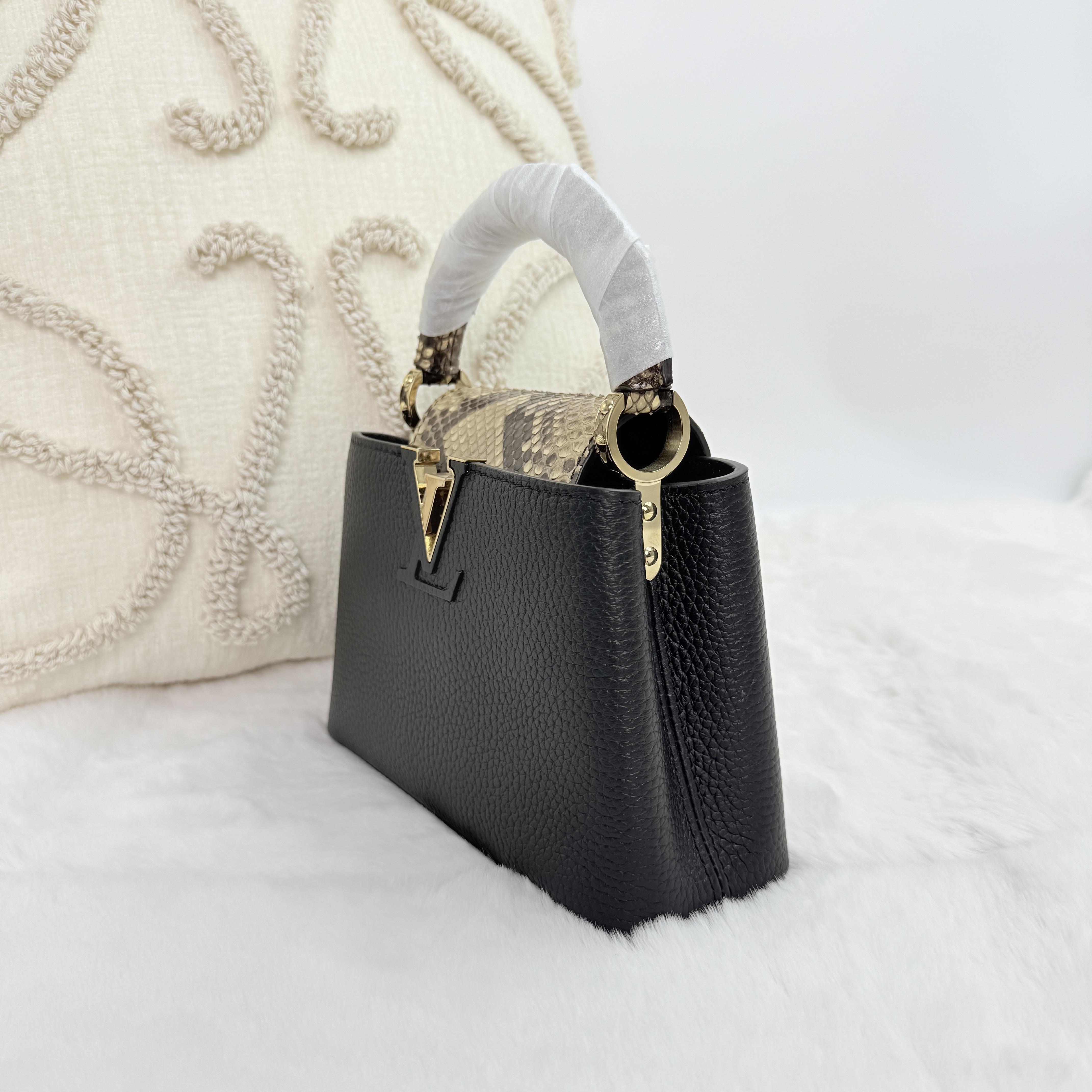 Pre-owned Louis Vuitton Capucines Mini handbag in black Taurillon leather with a genuine python handle |18805178 WWL