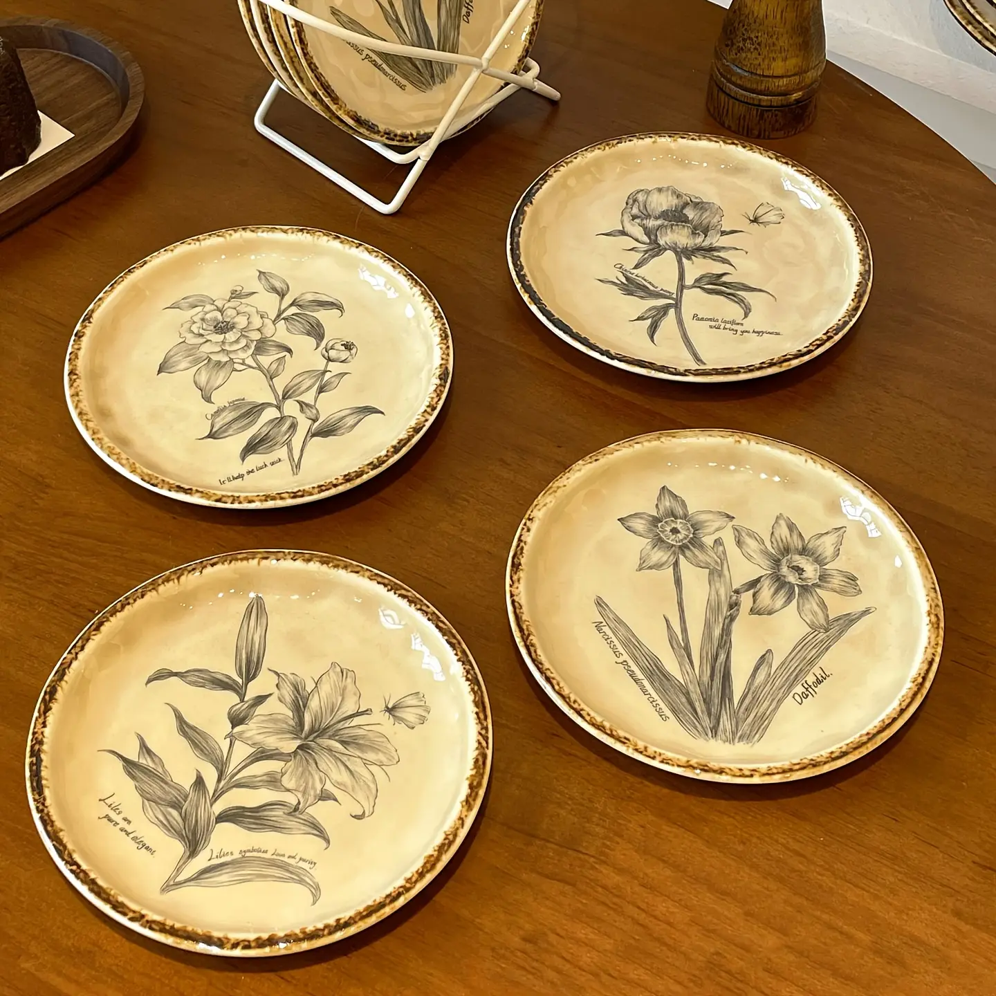 Vintage Floral Ceramic Plates of 4, 5.91 Inch Dessert Plates, Home Use Snack Plates, Cake and Fruit Serving Dishes, Dinnerware Sets