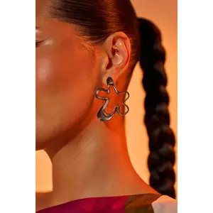 VIC EARRING VIC EARRING