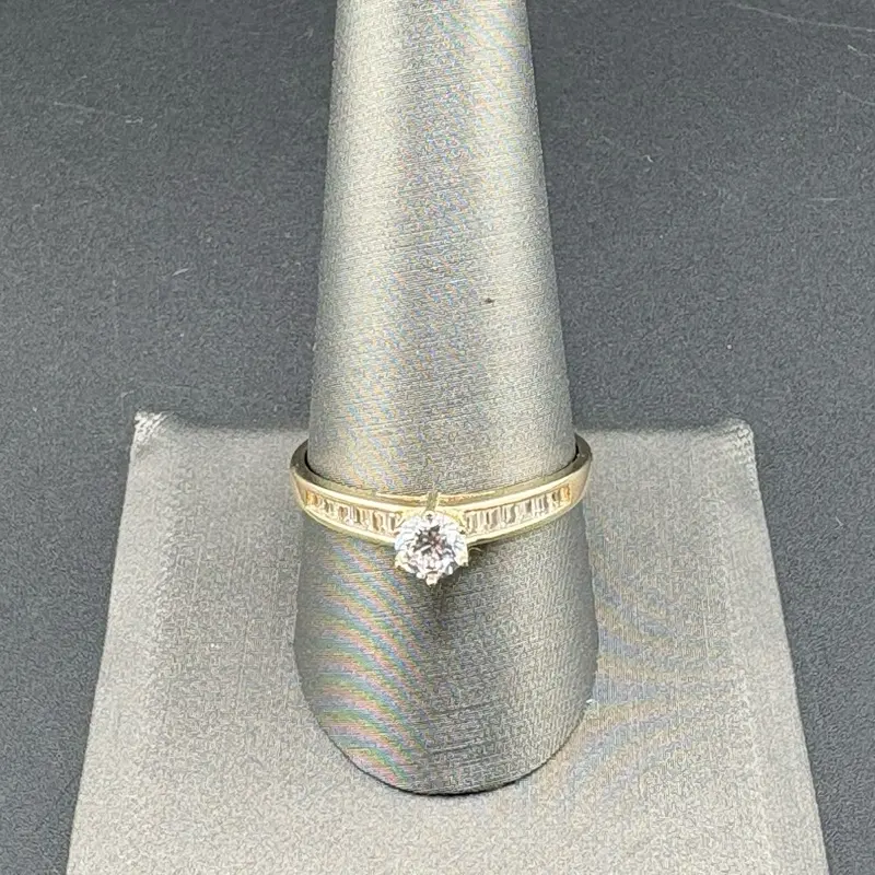 Gold 14k ring size 10.25 elegant design for everyday wear