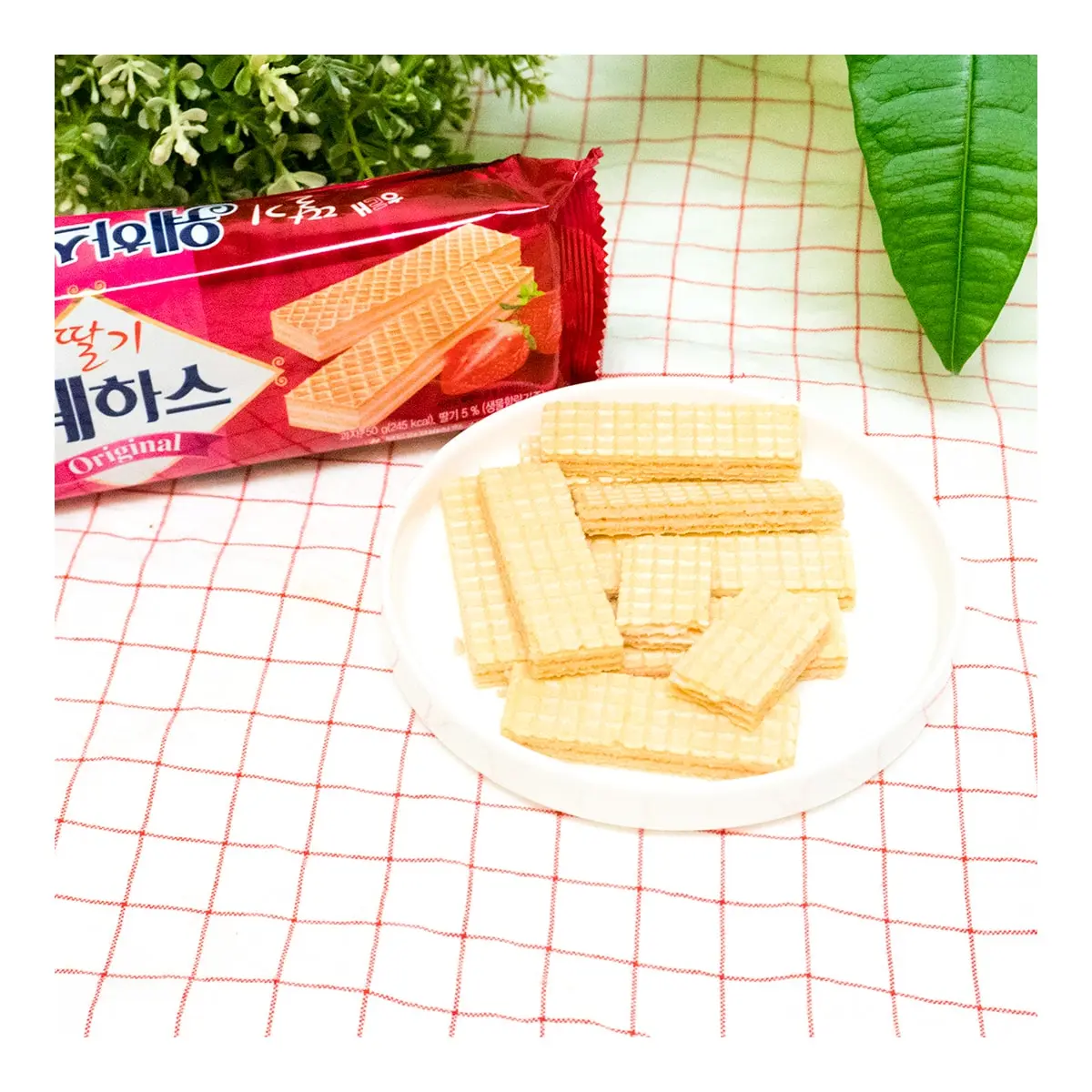 HAITAI Strawberry Ice Cream Wafer Cookies, 1.76oz Snack Crispy