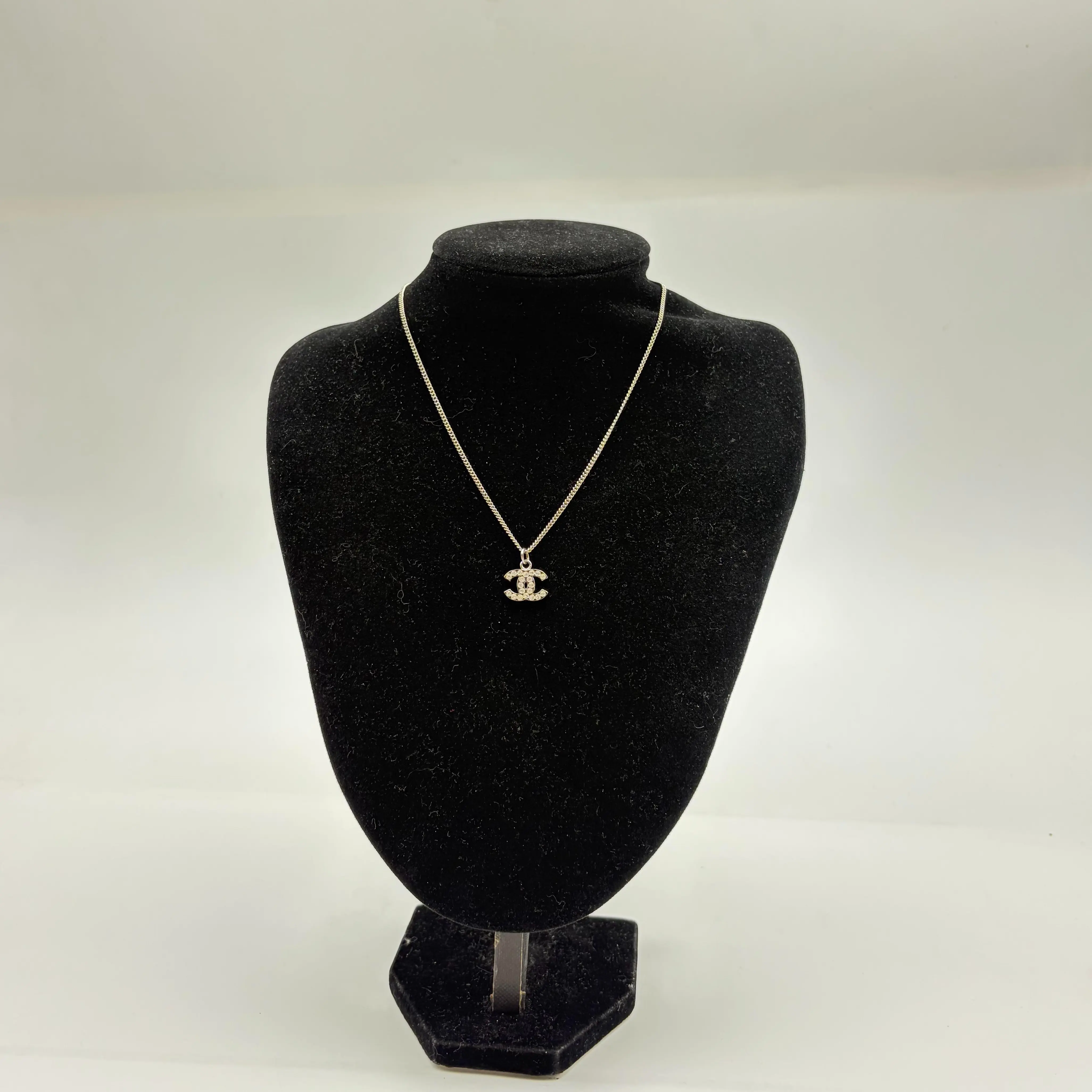 Pre-owned H6 Chanel Hyuna Necklace XG0416