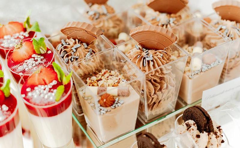 5oz Crystal Plastic Dessert Cups with Lids & Spoons - Disposable Square Parfait Cups for Mousse, Tiramisu, Pudding, Party & Catering