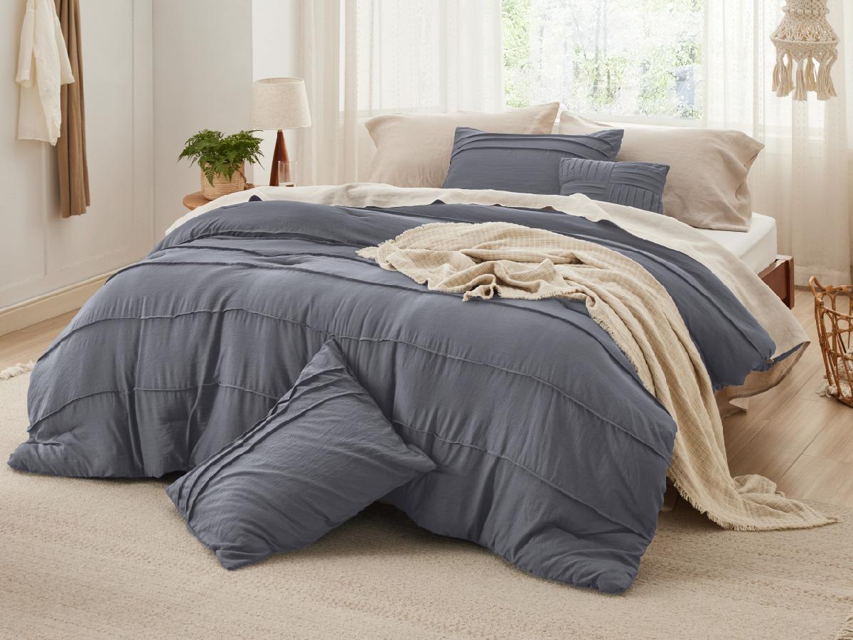 Comforter Set - 4 Pieces Pinch Pleat Bed Set, Boho Bedding for All Season, 1 Soft Comforter, 2 Pillowcases, 1 Decorative Pillow