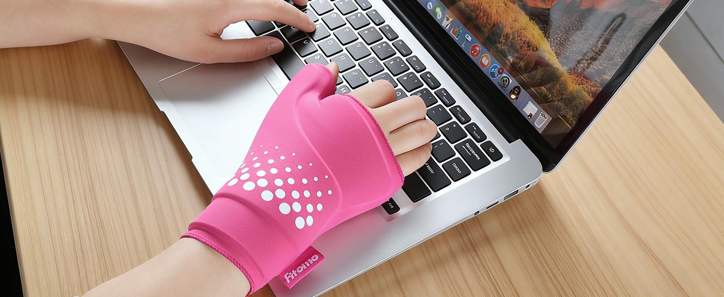 Fitomo Wrist Ice Pack Wrap Couple Set Wearable icepack-Experience Hot & Cold Compression Therapy enhanced by 3D Cooling Tech – a Reusable Wrap for Soothing Sore Wrists, Reducing Swelling & Daily Comfort Fitomo Wrist Ice Pack Wrap Couple Set Wearable icepack-Experience Hot & Cold Compression Therapy enhanced by 3D Cooling Tech – a Reusable Wrap for Soothing Sore Wrists, Reducing Swelling & Daily Comfort