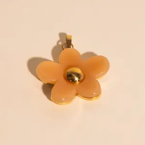 Jumbo Daisy Necklace Charm