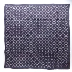 Pre-owned Louis Vuitton Black&Pink Silk Scarf T10357771