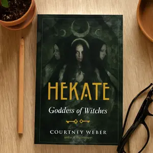 Hekate: Goddess of Witches Paperback