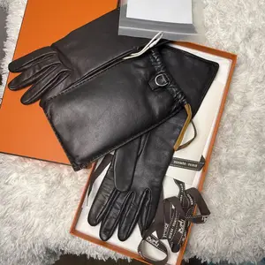 Pre-owned Lamb Skin Bag Accessories Hermès Black Leather Soya Gloves