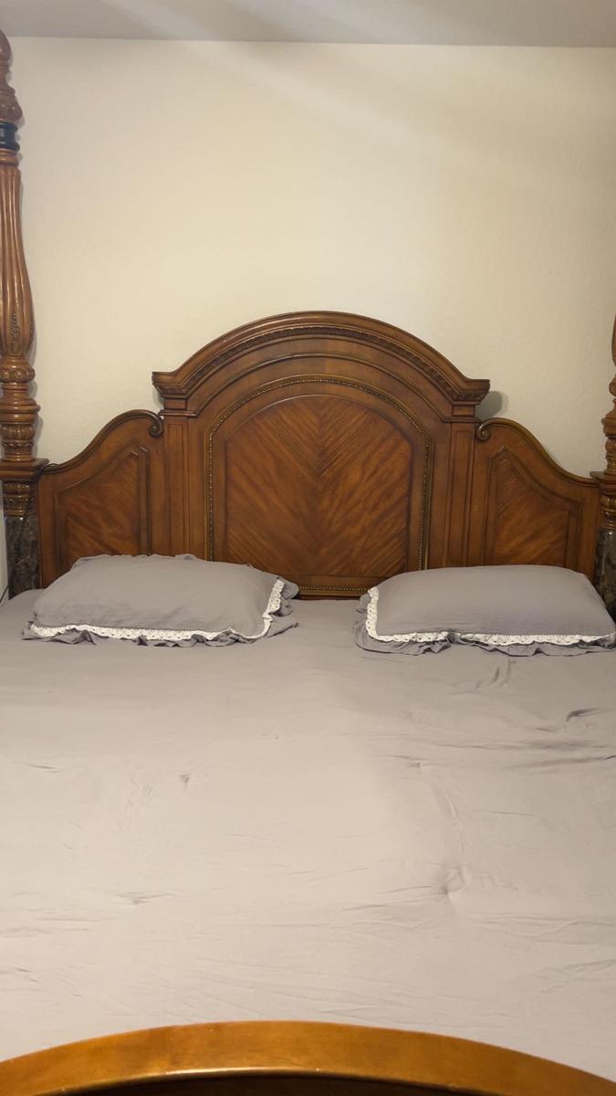 Item: Light Gray, King