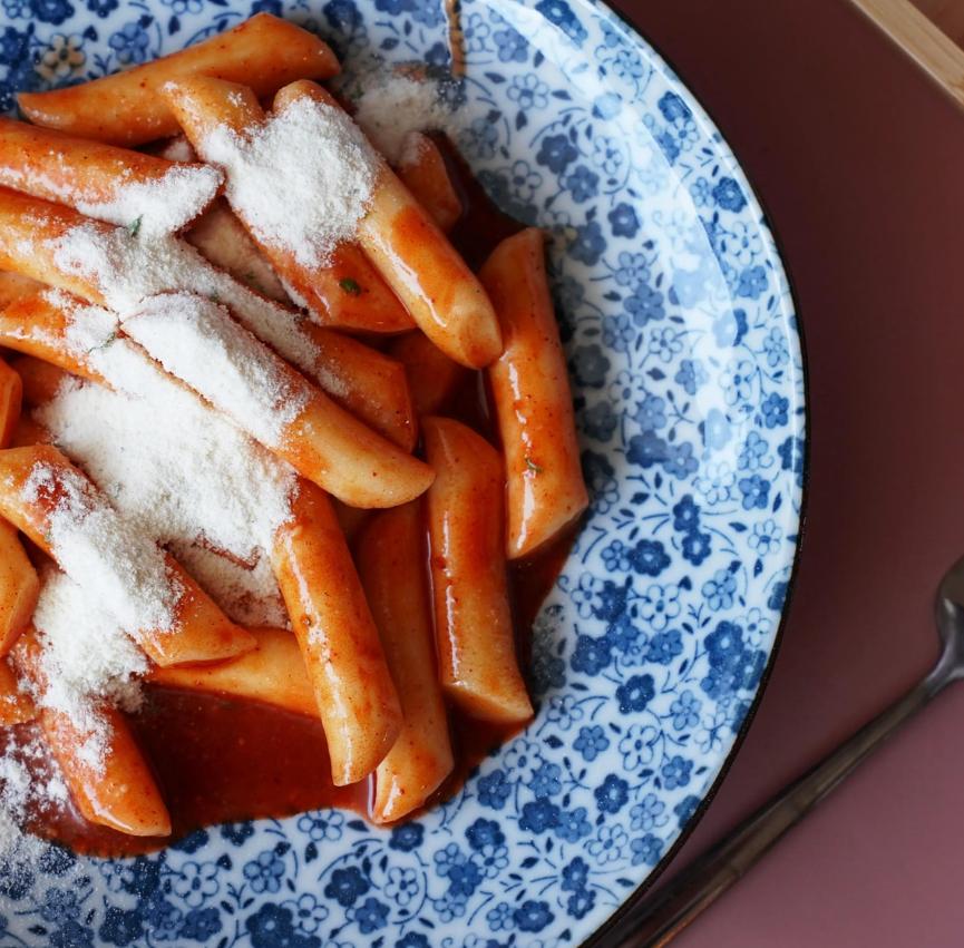 SAMYANG Korean Buldak Carbonara Topokki Spicy Chicken & Cheese Flavor 6.31oz Instant Food Spicy Tteokbokki Rice Cakes 1/3/5 Packs Springtok Fiesta Party Creamy Instant Snacks