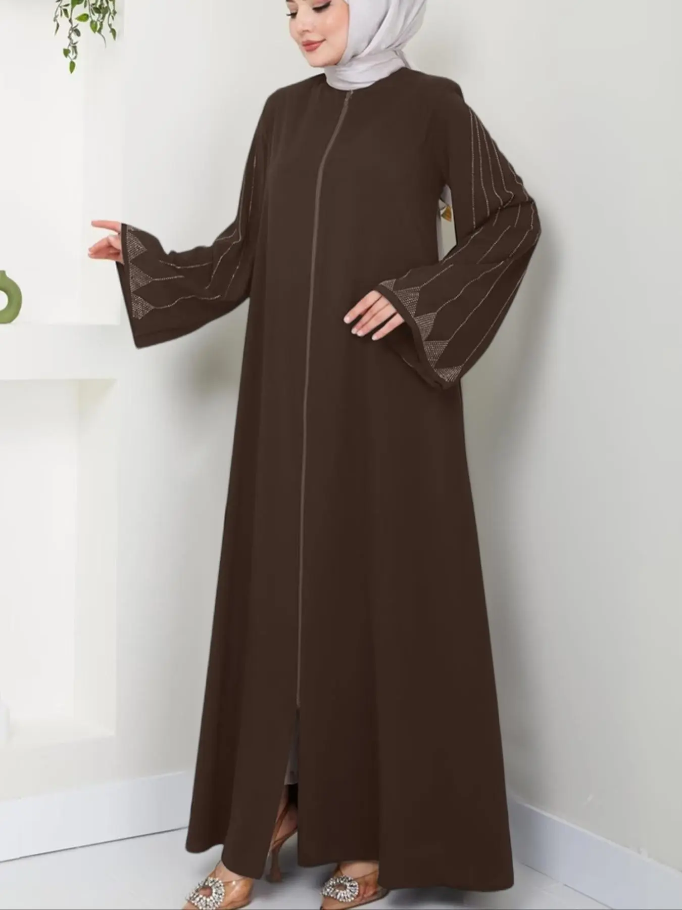 Elegant Woven Islamic Dubai Abaya Dress for Muslim Women, Modest Long-Sleeve Loose-Fit Design with Rhinestone Embellishments, All-Season Wear, Muslim Clothing