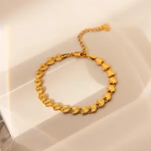 Ribbed Heart Link Bracelet by Caitlyn Minimalist - Vintage Style Heart Charm Bracelet in 18K Gold & Silver Finish - Dainty Art Deco Jewelry - Valentine's Day Jewelry Gift for Her