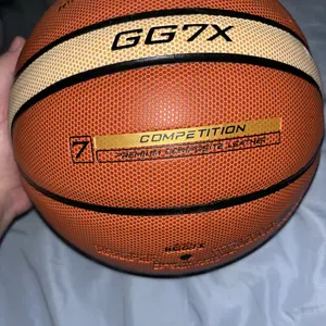 Professional Grade 5/6/7 Basketball, Ideal for Games and Training, High-Quality PU Material, Superior Grip and Bounce, Indoor/outdoor Use, and Design with Gold Accents, Basketball Equipment, Sports Ball