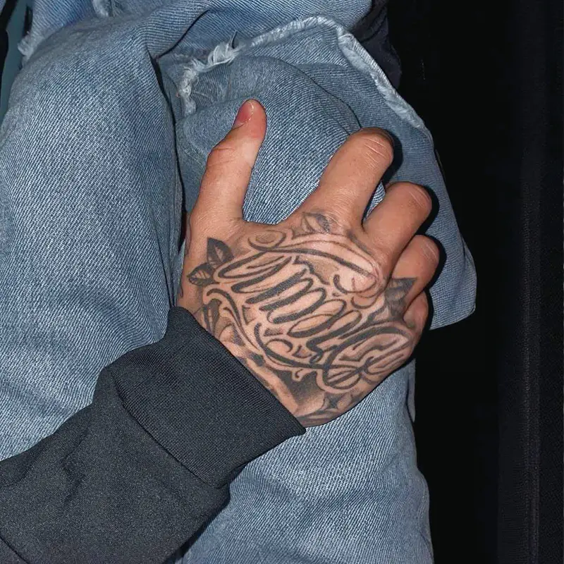 6 large temporary tattoos men,fake tattoos, including one with animated elements and five random designs; last 7–15 days; waterproof and resistant to friction; realistic effects; suitable for those who are afraid of pain and don’t want a real tattoo.