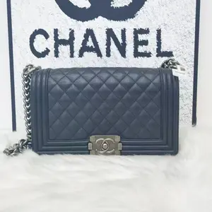 Pre-owned CHANEL Cowhide Shoulder Bags BOY Medium Black Calfskin Diamond Quilted Shoulder Bag with Silver Hardware