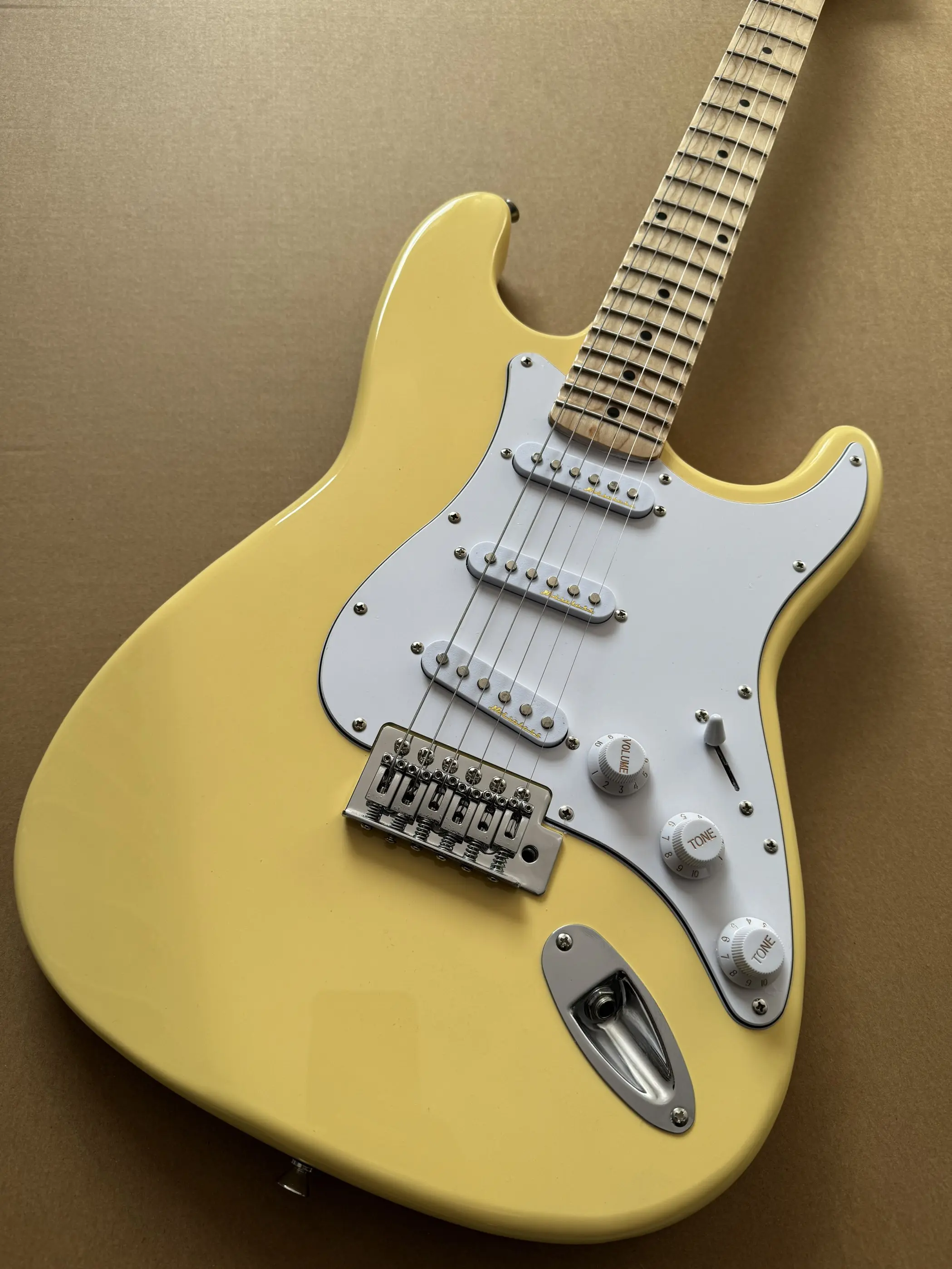 New Fender Stratocaster Yngwie Malmsteen Electric Guitar, 21F Scalloped Maple Fingerboard, Cream Finish, With Refund Option