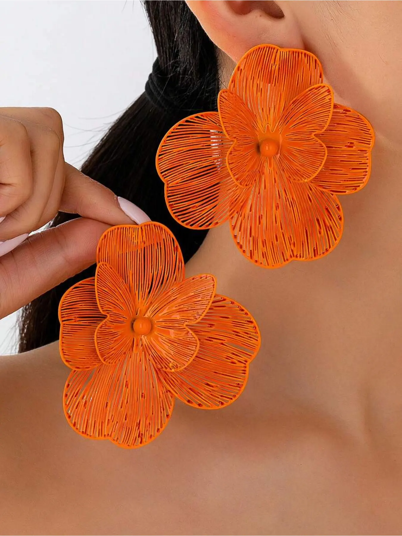 1 Pair Elegant Metal Textured Hollow Butterfly Floral Pendant Dangle Earrings In Gold, Orange, Red Colors, Suitable For Women's Daily, Party, Holiday Outfits