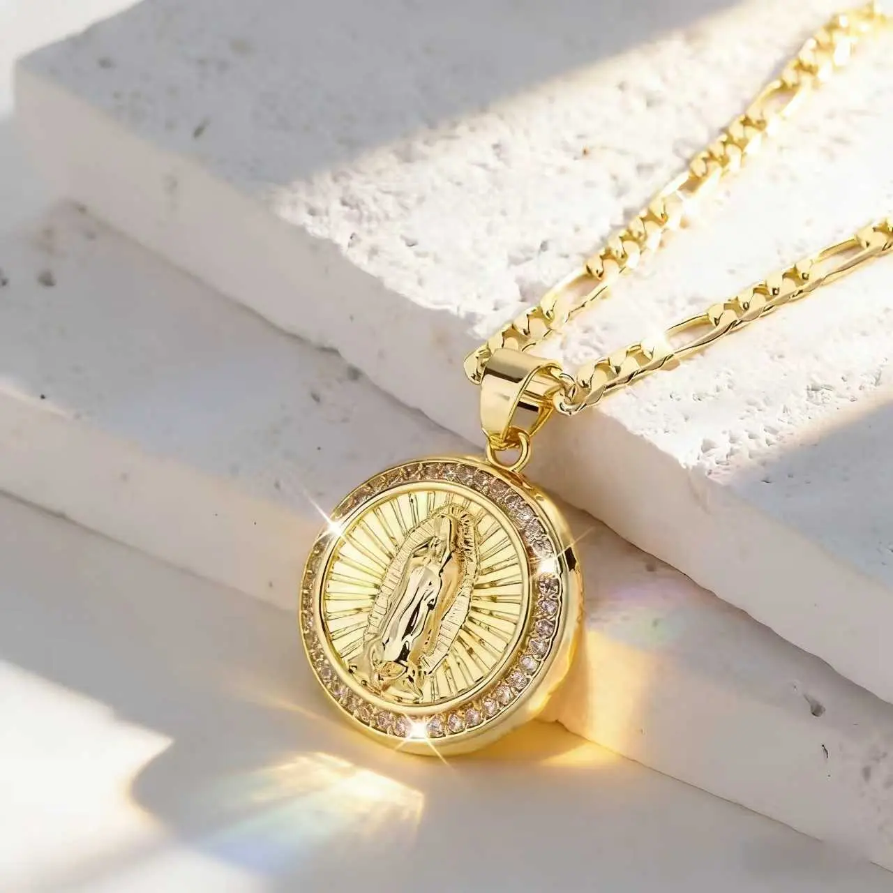 Women's Exquisitely Gold-Plated Round Charm Necklace - Circular Pendant, Elegant Necklace, Gold Aesthetic, Holiday Gift Ready, Accessory Goals, Ideal for Everyday Wear