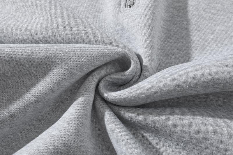 Men’s solid-color two-piece athletic tracksuit set featuring a regular fit: a casual off-shoulder half-zip hooded sweatshirt and drawstring jogger pants with pockets. Fleece lining for warmth, suitable for autumn and winter, ideal for everyday wear and wo