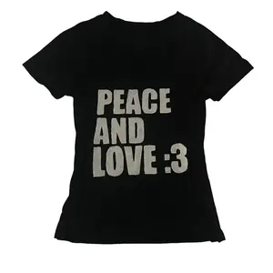"Peace And Love <3" Printed Baby Tee, Y2k Style Aesthetics Streetwear Women Tee, Summer Casual Gothic Letter Short Sleeve, 90s Vintage Grunge T-Shirt, Crop Top Emo Girls, Summer 90s, 2000s Fashion, OOTD, Gift For Her.