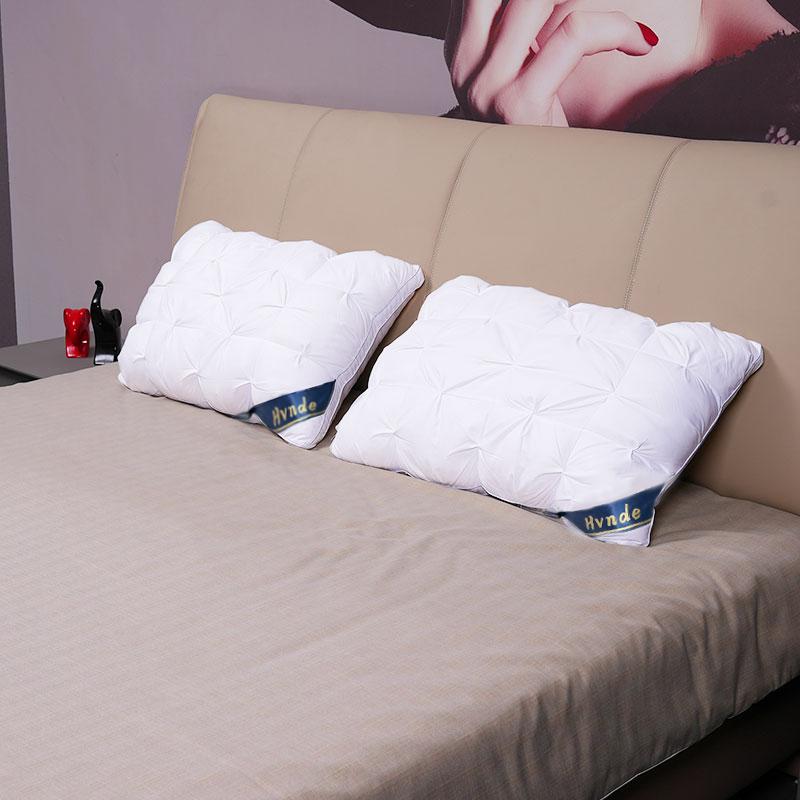 Luxury Hotel Quality Pillow DeepS leep Neck Support  Corefor All Seasons  Hypoallergenic PolyesterCover Suitable for Side SleepingSupine Sleeping Prone Sleeping Microfiber Filling【Valentine's Day gifts】