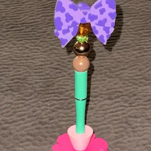 Single pen stand Single pen stand