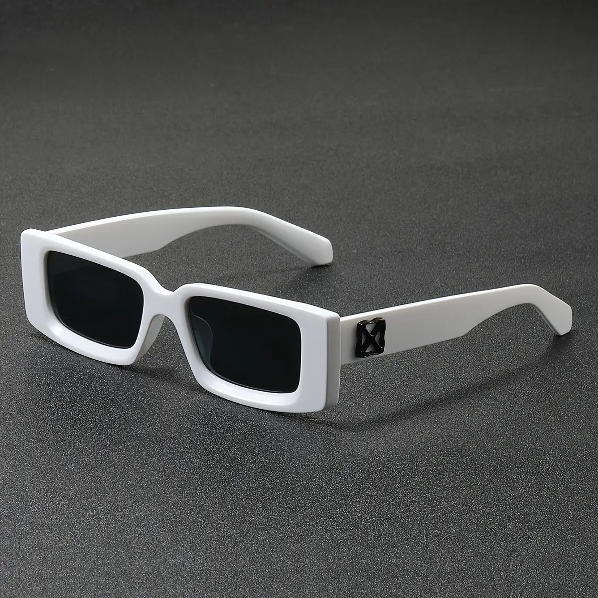 1 pair of men's retro thick-frame rectangular glasses, fashionable and classic shape, suitable daily photos and street photography, enhancing overall shape and creating a trendy retro style.