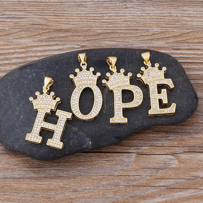 Aesthetic Luxury Copper Zircon A-Z Crown Alphabet Pendant Chain Necklace Hip-Hop Style Fashion Woman Man Initial Name Jewelry Gift for Girl Women Couple