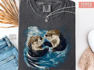 Comfort Colors Vintage Otters Shirt Grunge Retro Otter Faded Wildlife 2000s T-Shirt 90s Graphic Style Ocean Animals Shirt for Nature Lovers