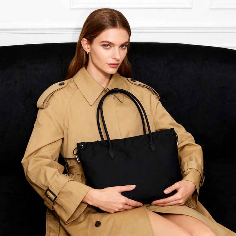 Versatile Large Capacity Tote Bag for Work & Travel Classic Black Shoulder Bag with Easy Carry Handles Perfect for Everyday Use