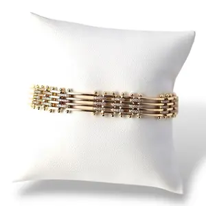 Brazalete Gold-Tone Link Bracelet with Secure Clasp for Everyday Wear
