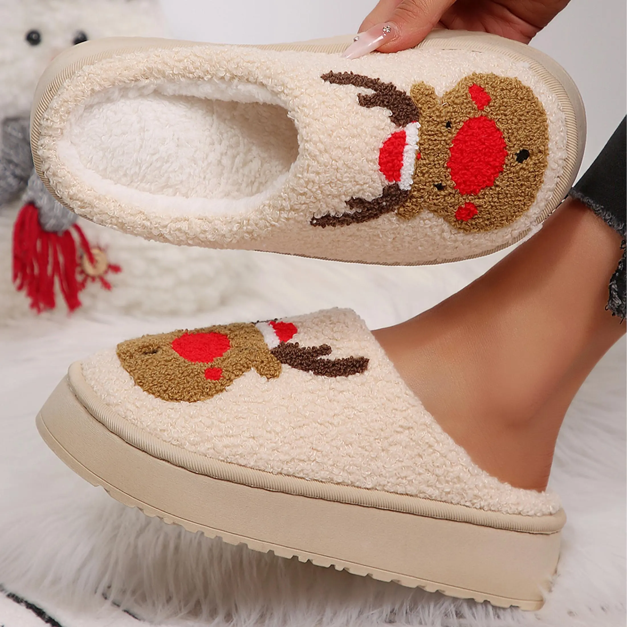 Women's Cozy Plush Christmas Slippers Reindeer Design Non-Slip Indoor Shoes